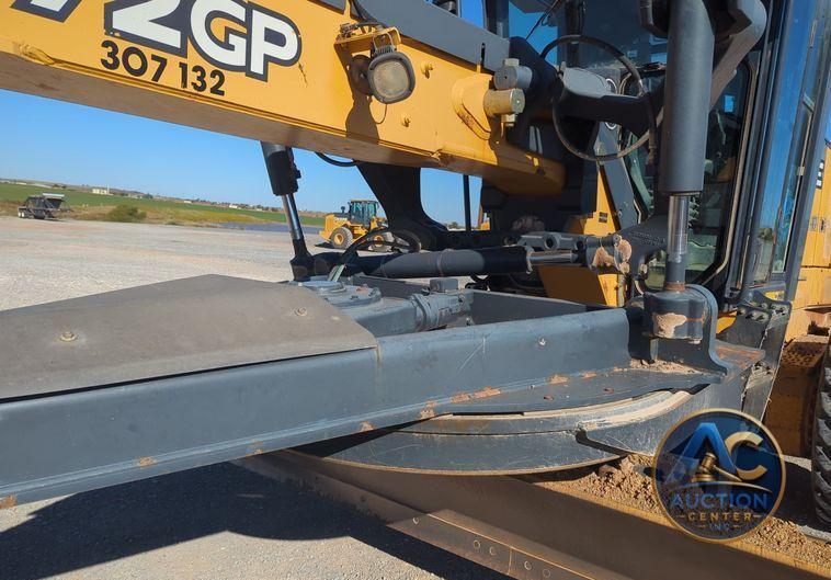 2012 John Deere 772GP  motor grader