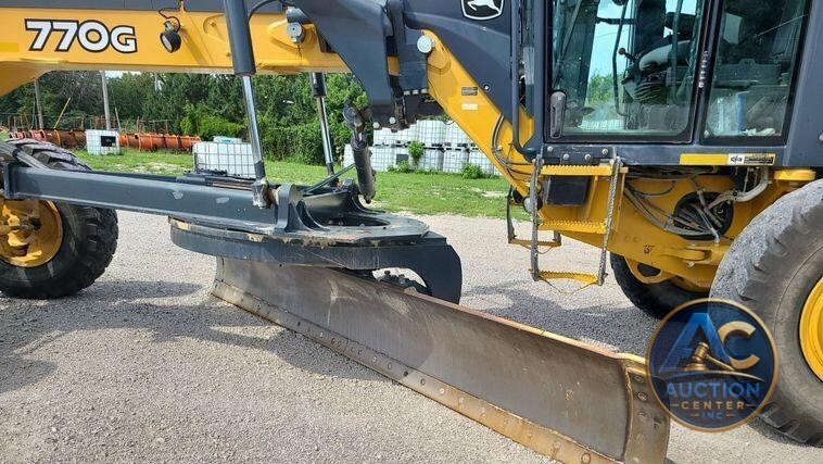 2016 John Deere 770G  motor grader