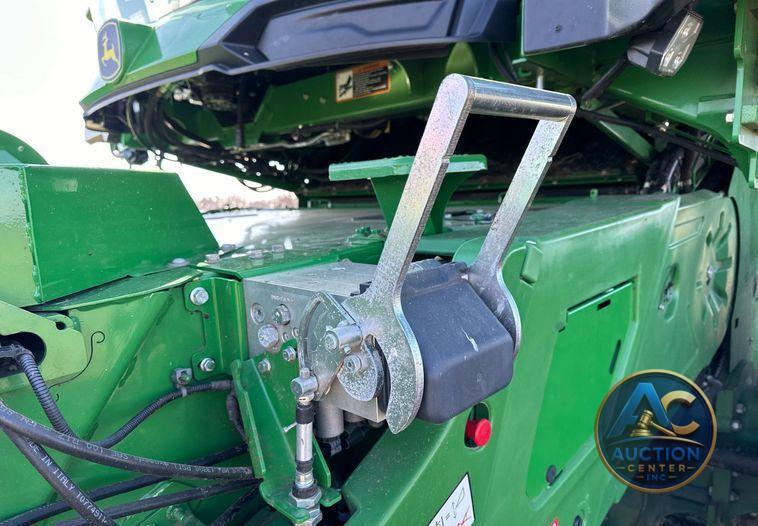 2022 John Deere X9 1100 Signature Edition RWA combine