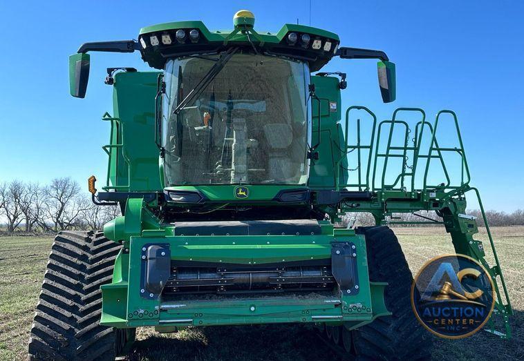 2022 John Deere X9 1100 Signature Edition RWA combine