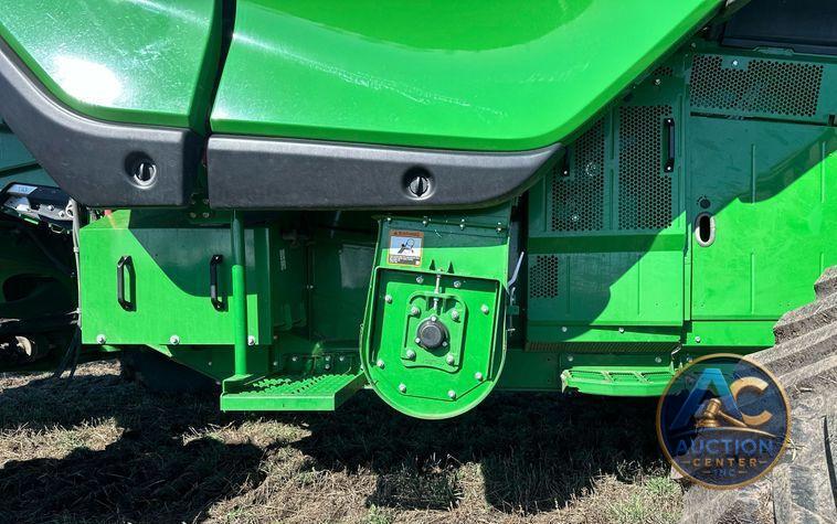 2022 John Deere X9 1100 Signature Edition RWA combine