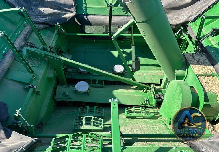 2022 John Deere X9 1100 Signature Edition RWA combine