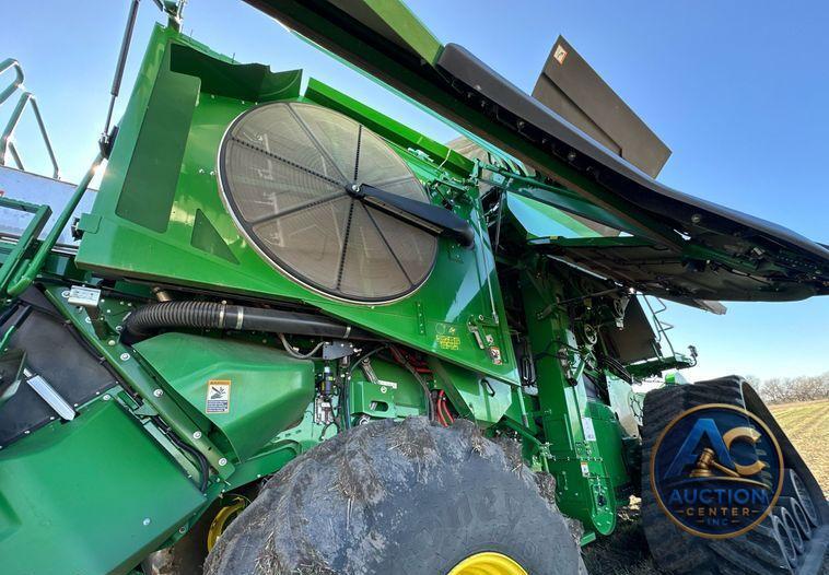 2022 John Deere X9 1100 Signature Edition RWA combine