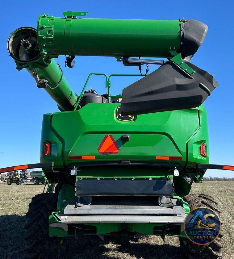 2022 John Deere X9 1100 Signature Edition RWA combine