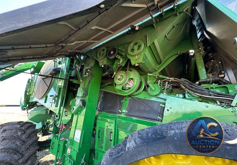 2022 John Deere X9 1100 Signature Edition RWA combine