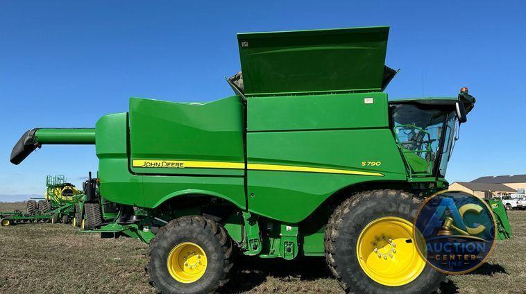 2018 John Deere S790 combine