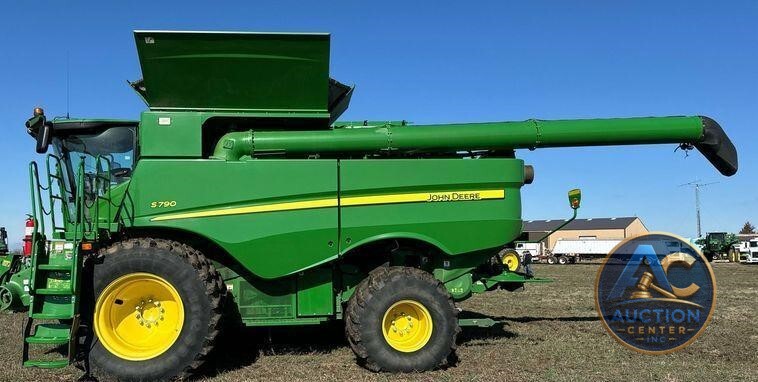 2018 John Deere S790 combine