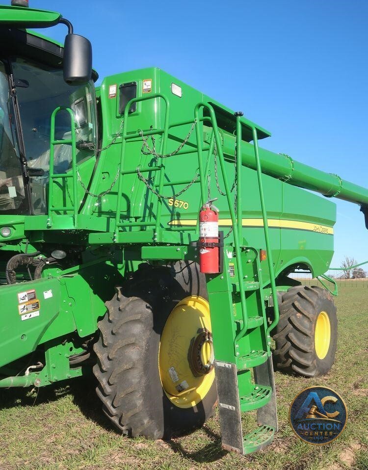 2016 John Deere S670 STS  combine