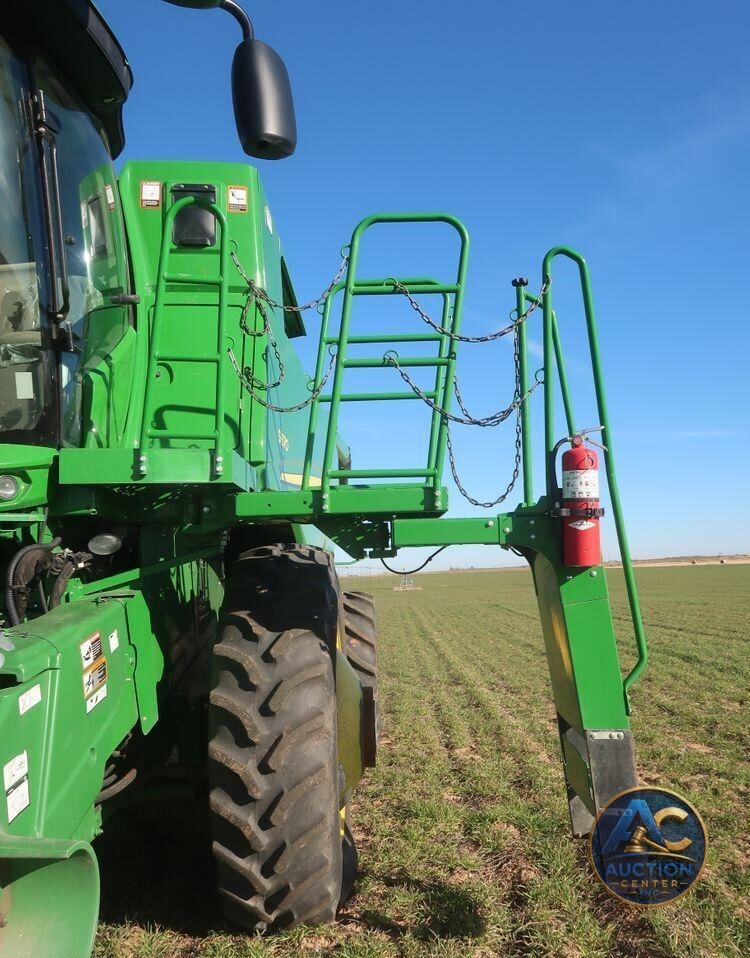2016 John Deere S670 STS  combine