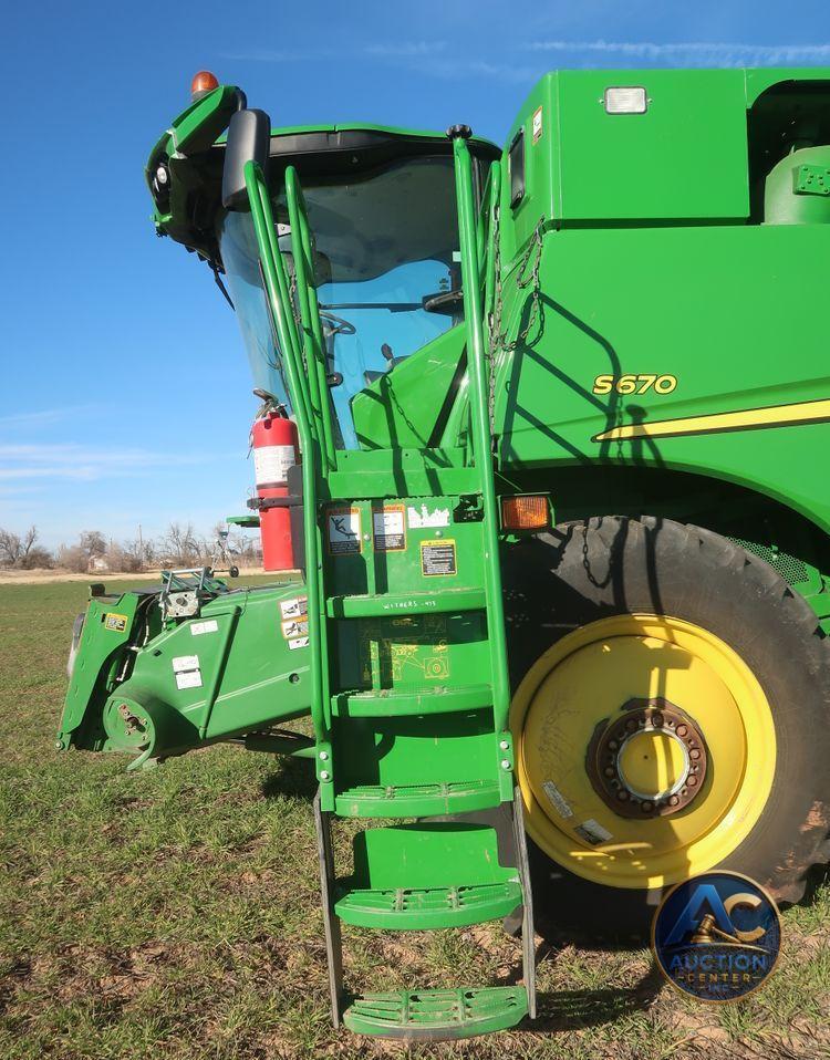 2016 John Deere S670 STS  combine