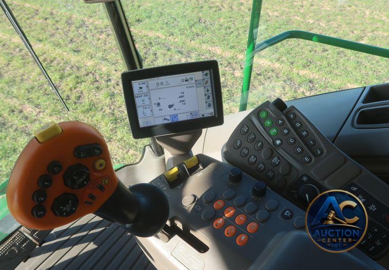 2016 John Deere S670 STS  combine
