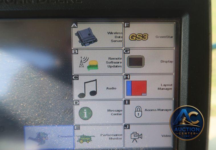 2016 John Deere S670 STS  combine