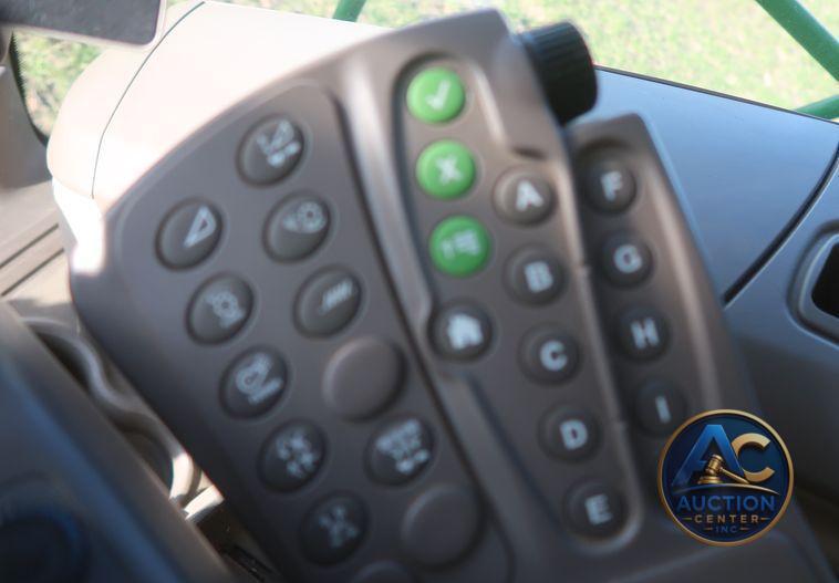 2016 John Deere S670 STS  combine
