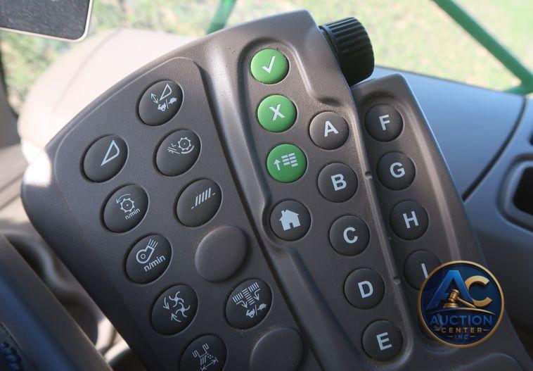 2016 John Deere S670 STS  combine