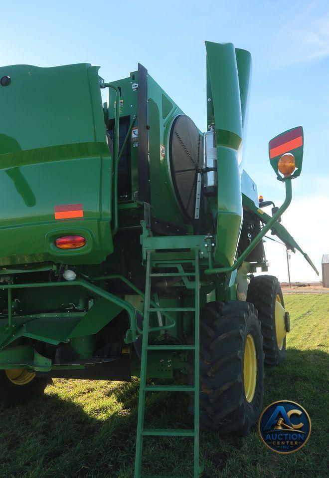 2016 John Deere S670 STS  combine