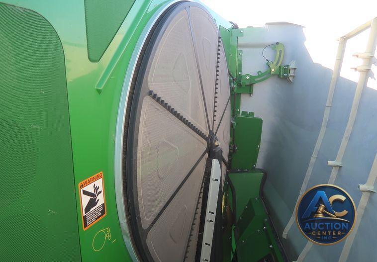 2016 John Deere S670 STS  combine