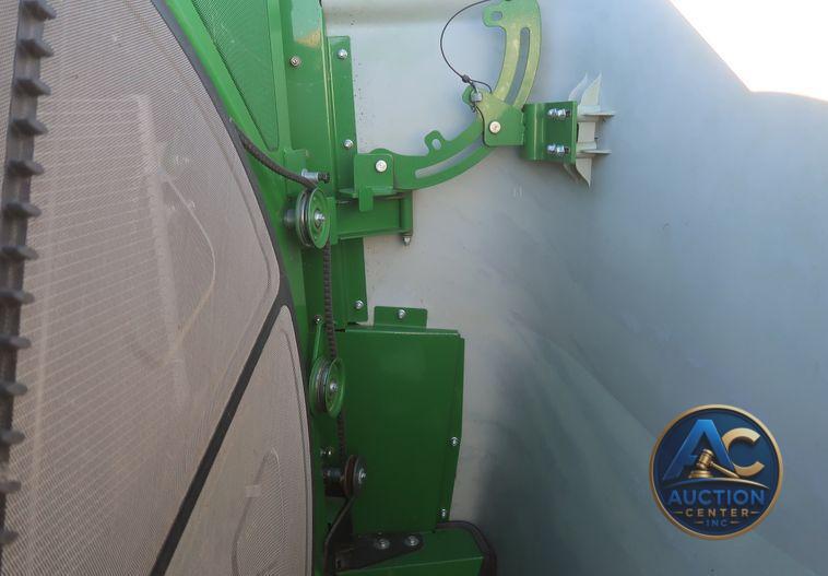 2016 John Deere S670 STS  combine