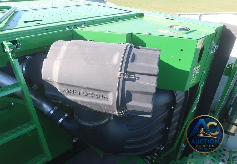 2016 John Deere S670 STS  combine