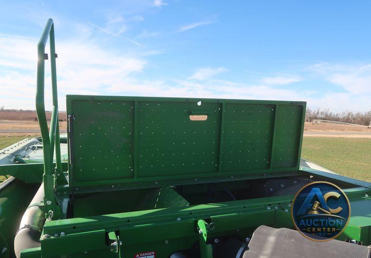 2016 John Deere S670 STS  combine