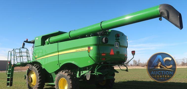 2016 John Deere S670 STS  combine