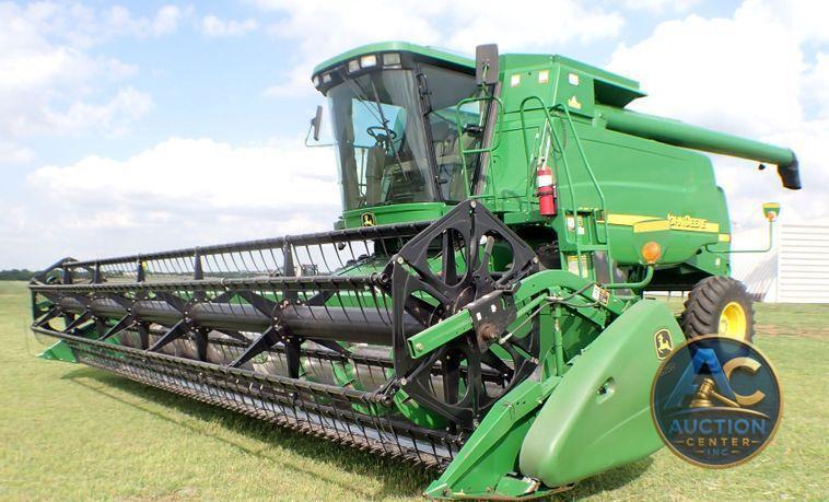 2004 John Deere 9560  combine