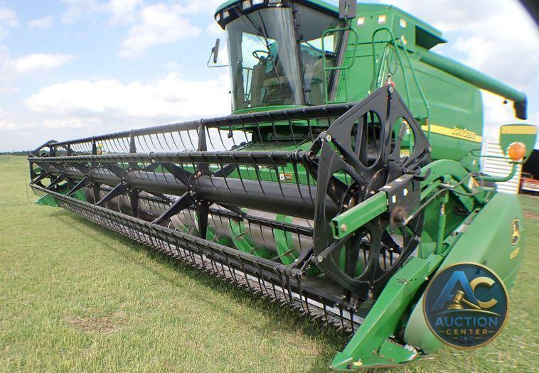 2004 John Deere 9560  combine