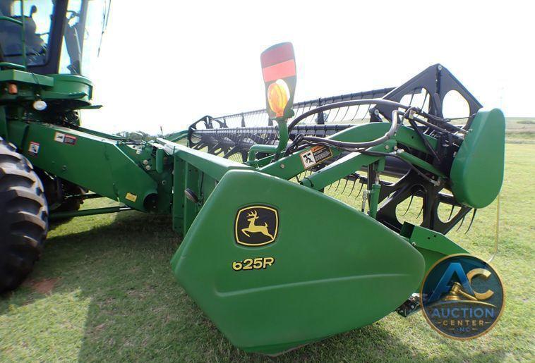 2004 John Deere 9560  combine