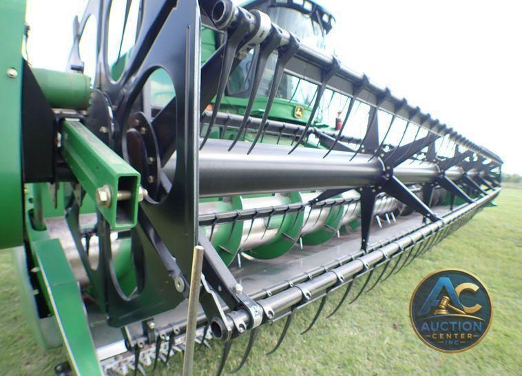2004 John Deere 9560  combine