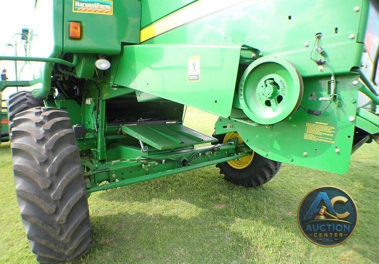 2004 John Deere 9560  combine