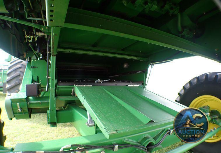2004 John Deere 9560  combine