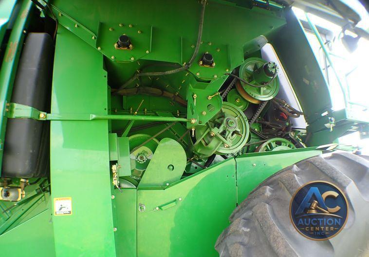 2004 John Deere 9560  combine