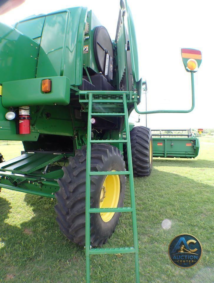 2004 John Deere 9560  combine
