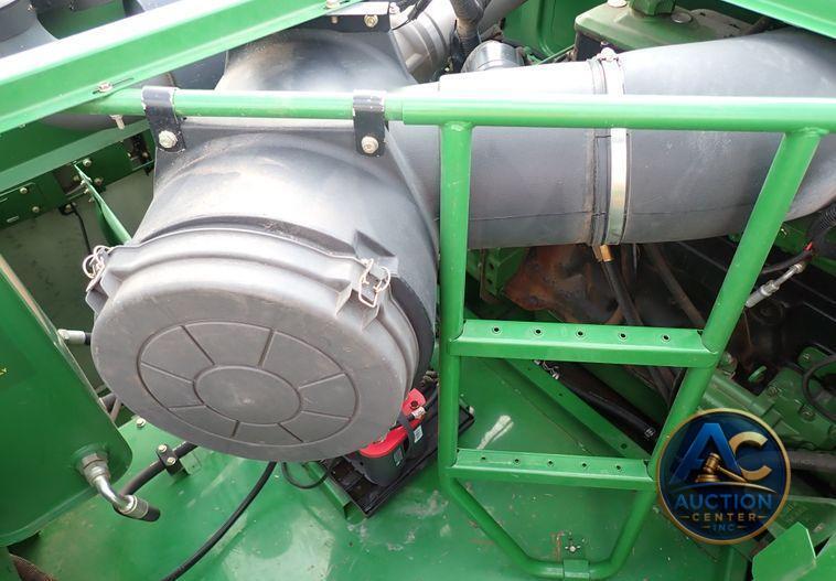 2004 John Deere 9560  combine