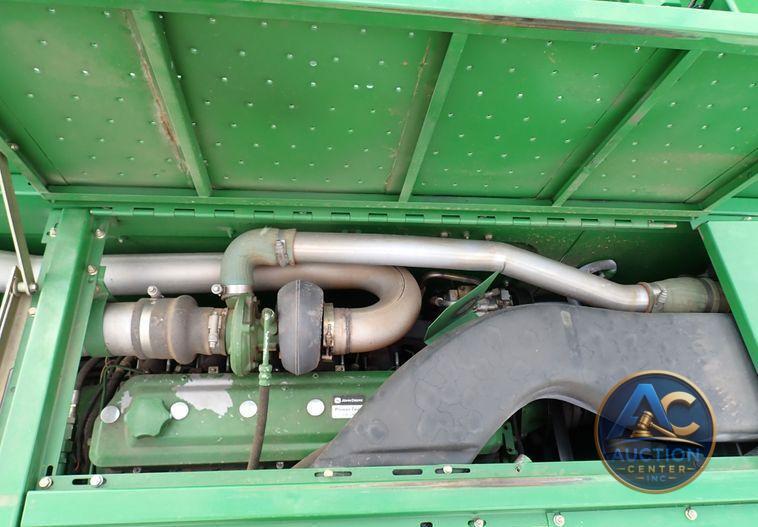 2004 John Deere 9560  combine