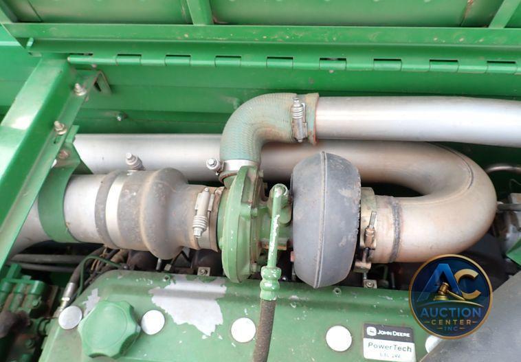 2004 John Deere 9560  combine