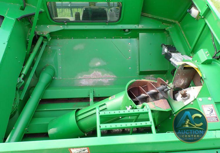 2004 John Deere 9560  combine