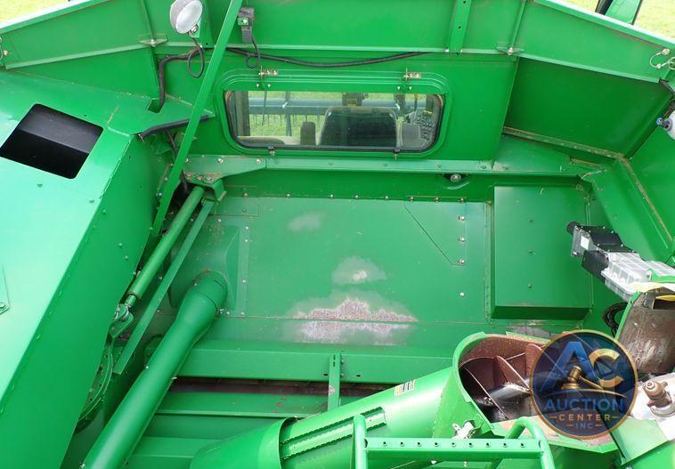 2004 John Deere 9560  combine