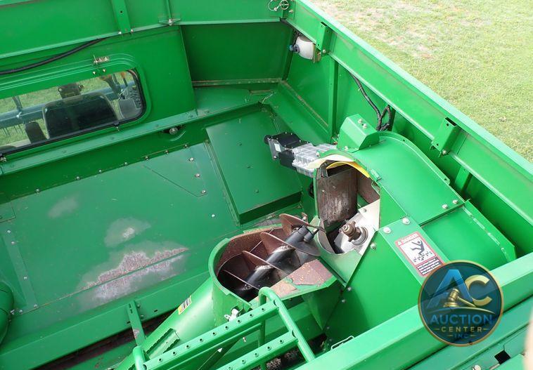 2004 John Deere 9560  combine