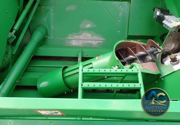 2004 John Deere 9560  combine