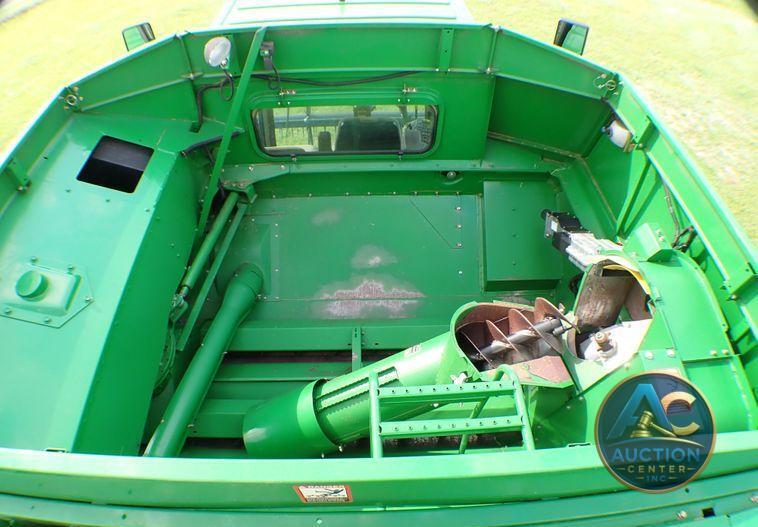2004 John Deere 9560  combine
