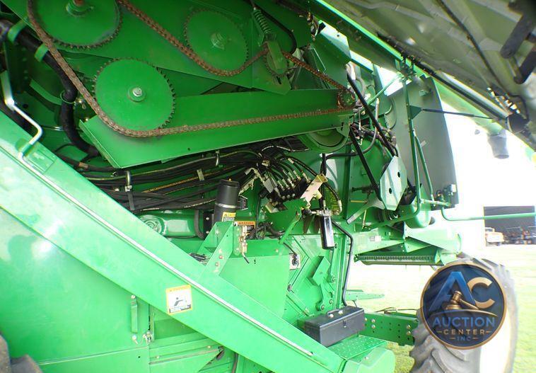2004 John Deere 9560  combine
