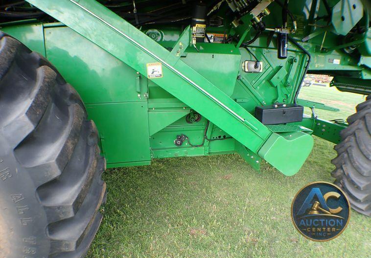 2004 John Deere 9560  combine