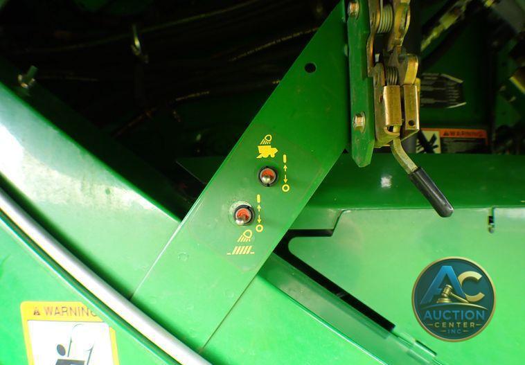 2004 John Deere 9560  combine
