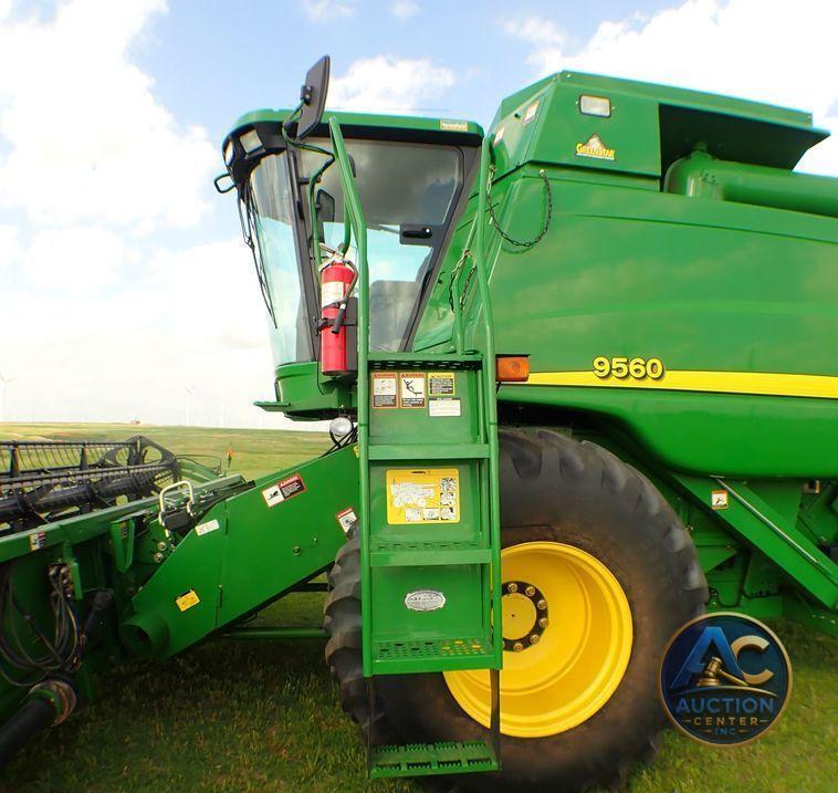 2004 John Deere 9560  combine