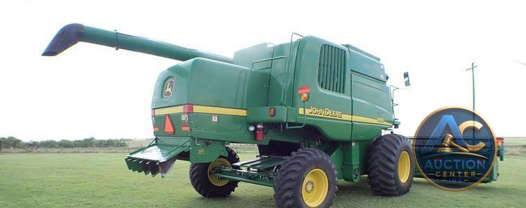 2004 John Deere 9560  combine