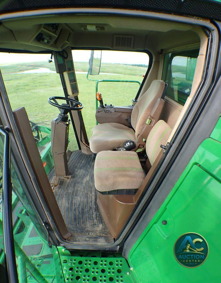 2004 John Deere 9560  combine