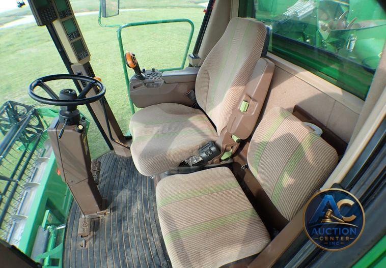 2004 John Deere 9560  combine