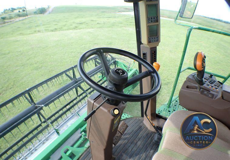 2004 John Deere 9560  combine