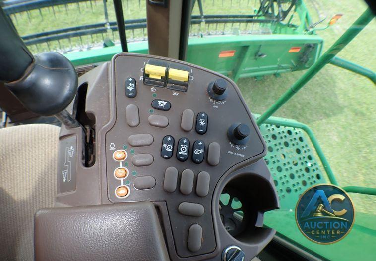 2004 John Deere 9560  combine