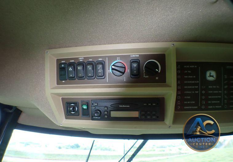 2004 John Deere 9560  combine